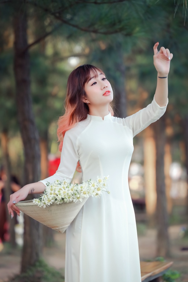 手枪与红唇